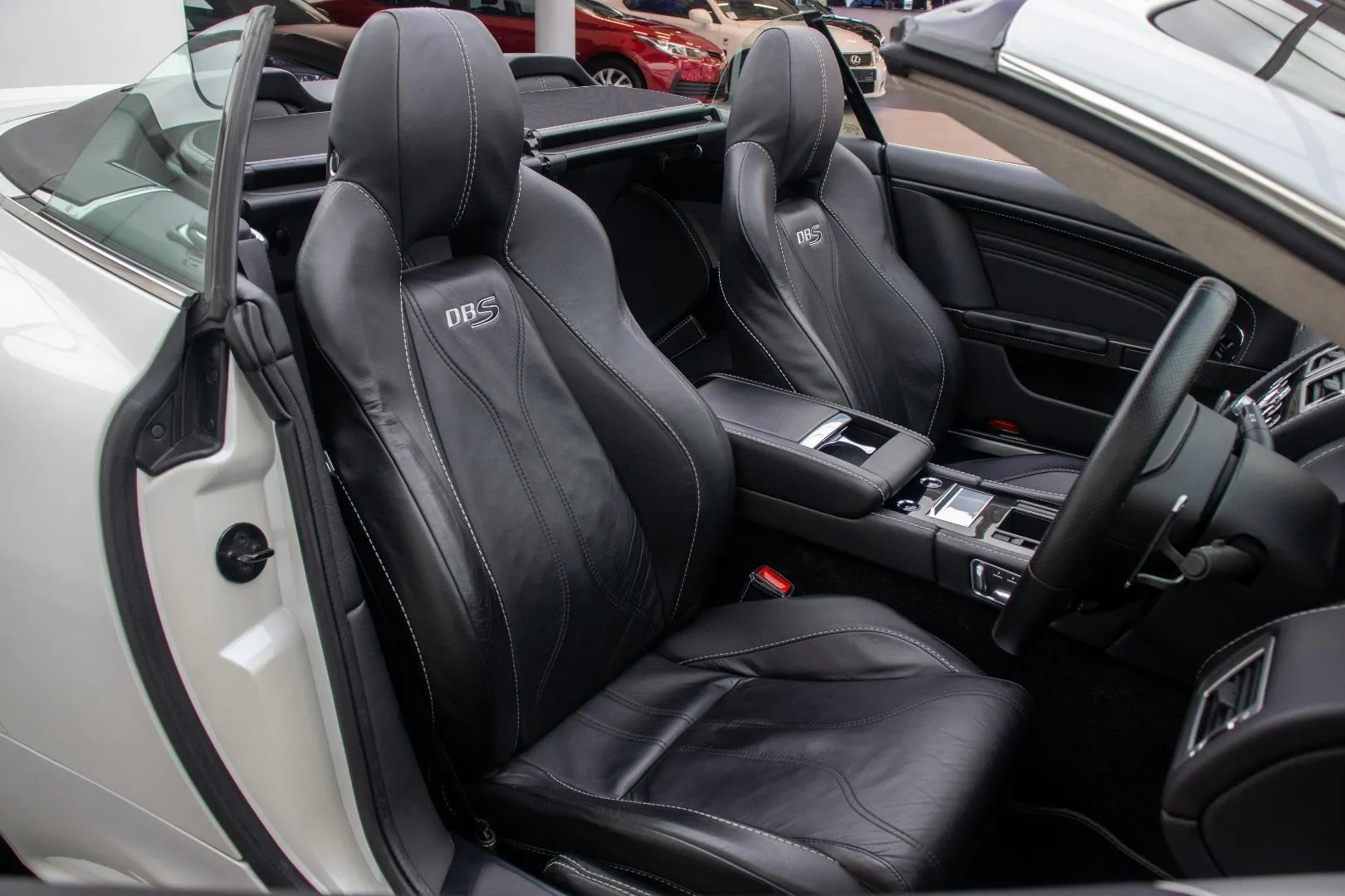 2011 Aston Martin DBS Volante, photo 13 of 16