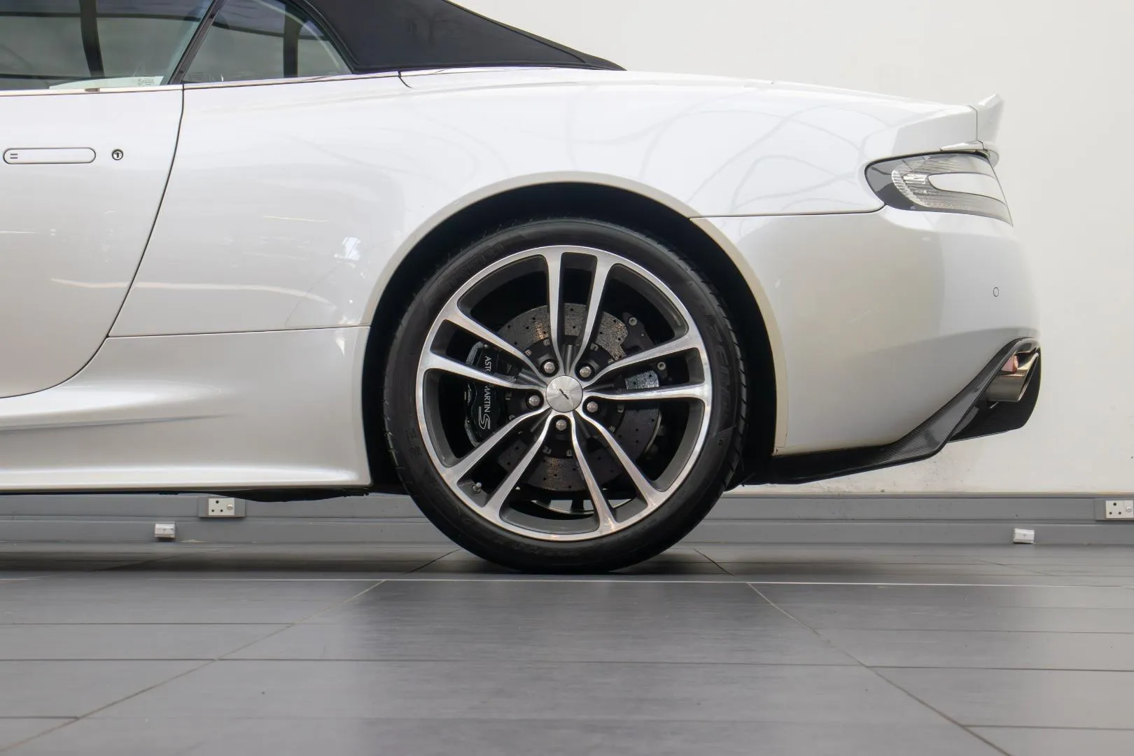2011 Aston Martin DBS Volante, photo 16 of 16