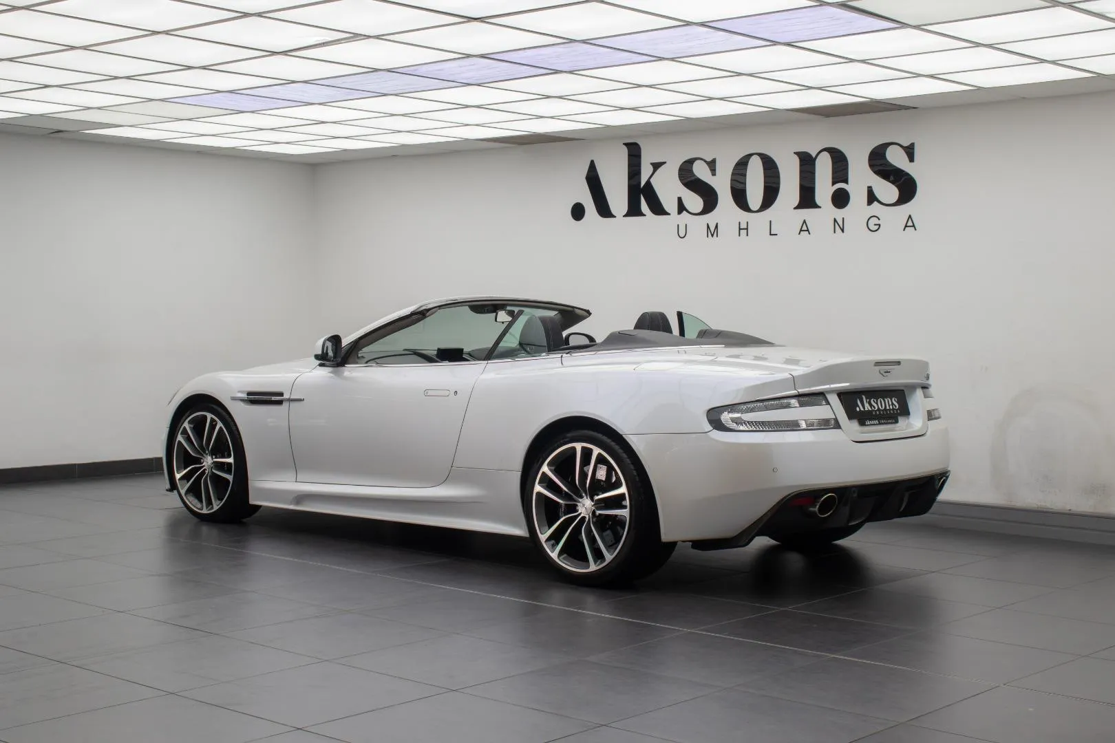 2011 Aston Martin DBS Volante, photo 3 of 16