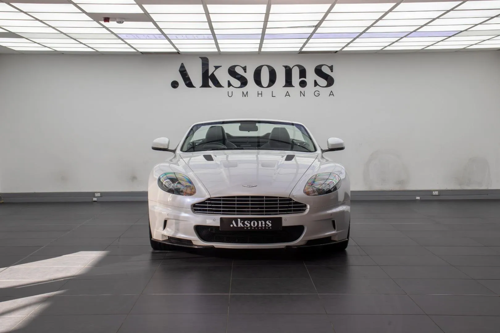 2011 Aston Martin DBS Volante, photo 4 of 16