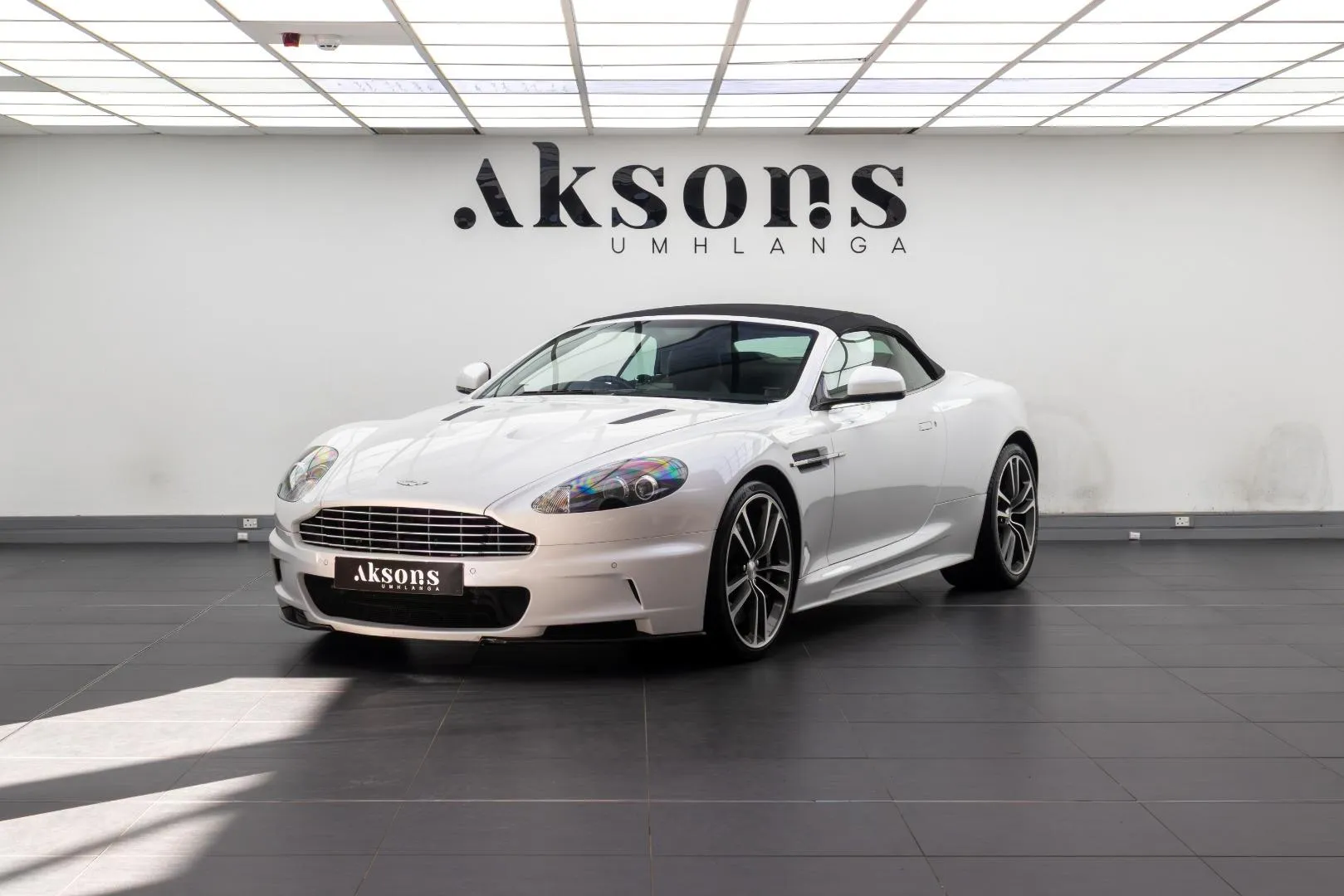 2011 Aston Martin DBS Volante, photo 6 of 16