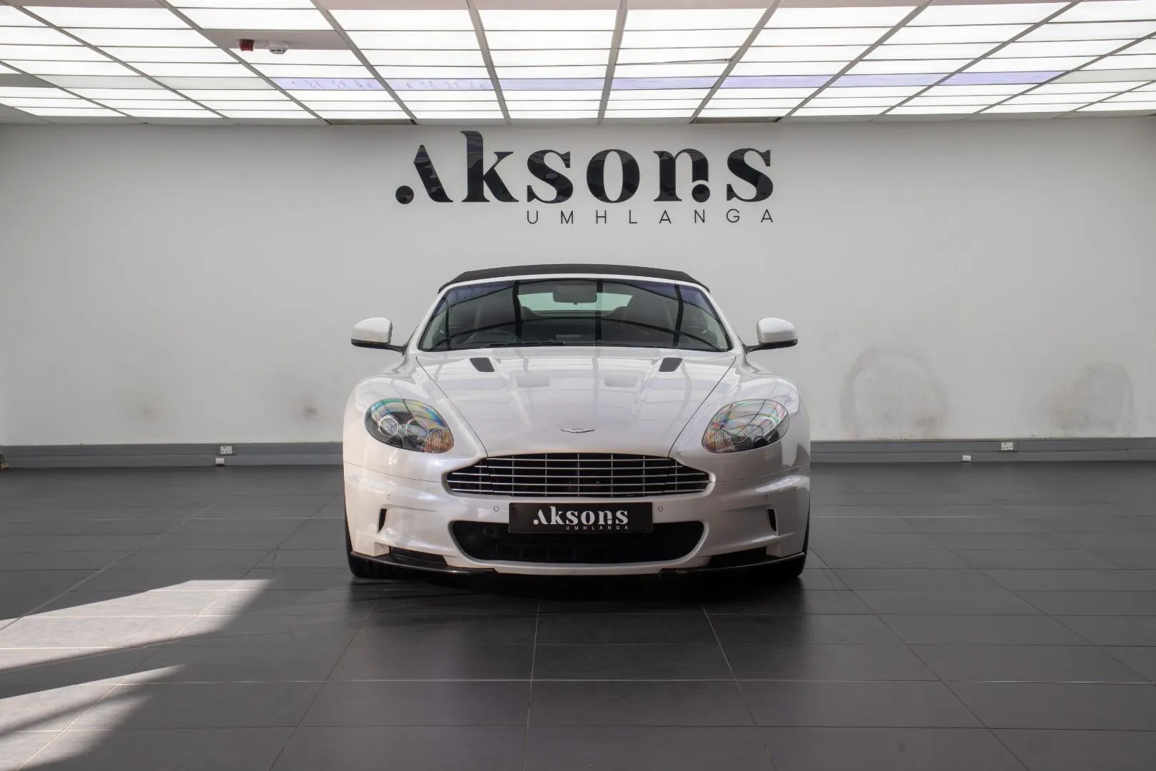 2011 Aston Martin DBS Volante, photo 9 of 16
