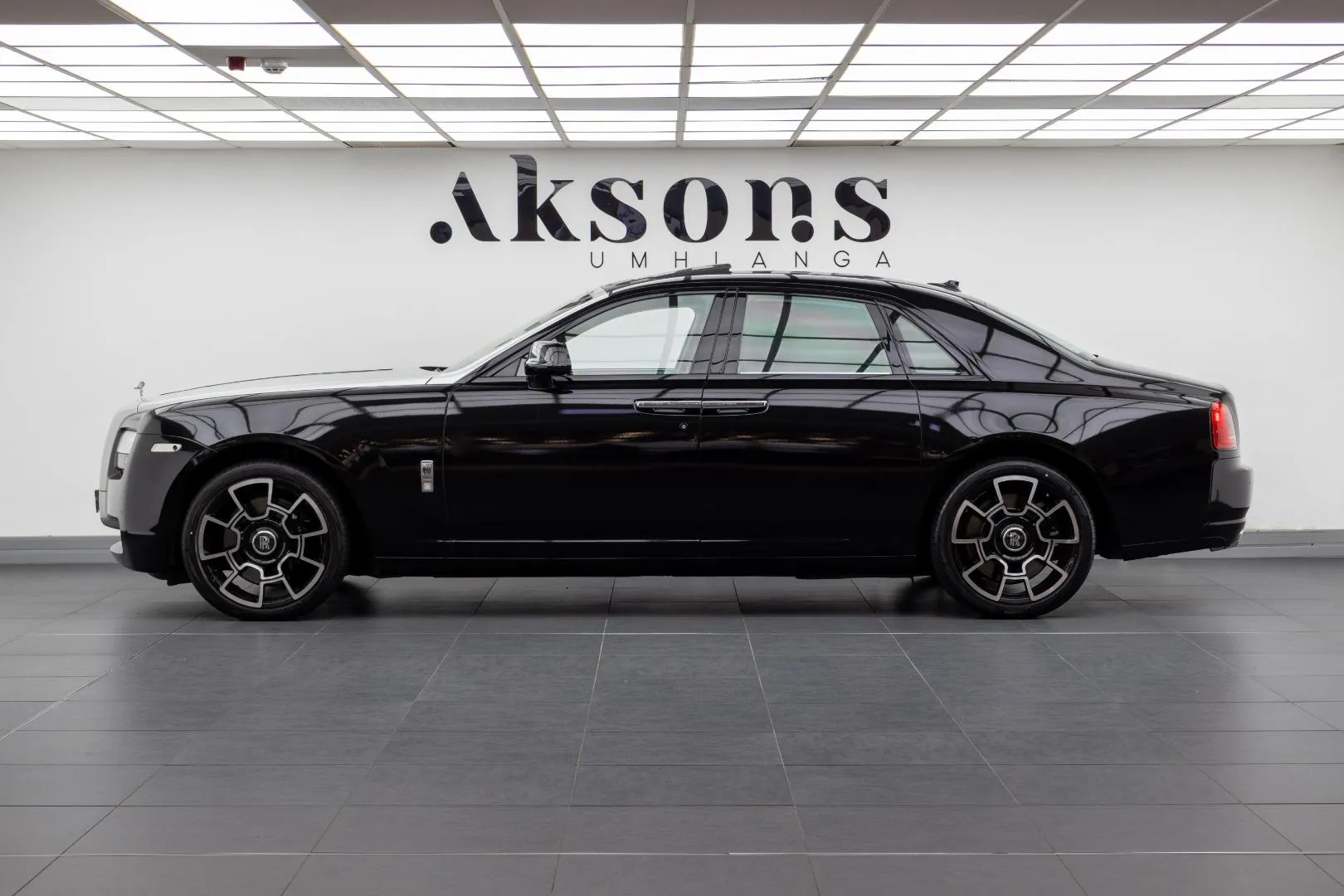 2012 Rolls-Royce Ghost 6.6L, photo 2 of 17