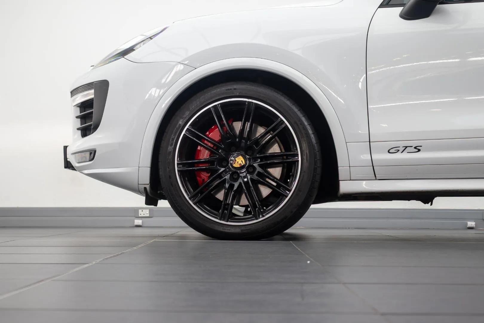 2016 Porsche Cayenne GTS, photo 12 of 13