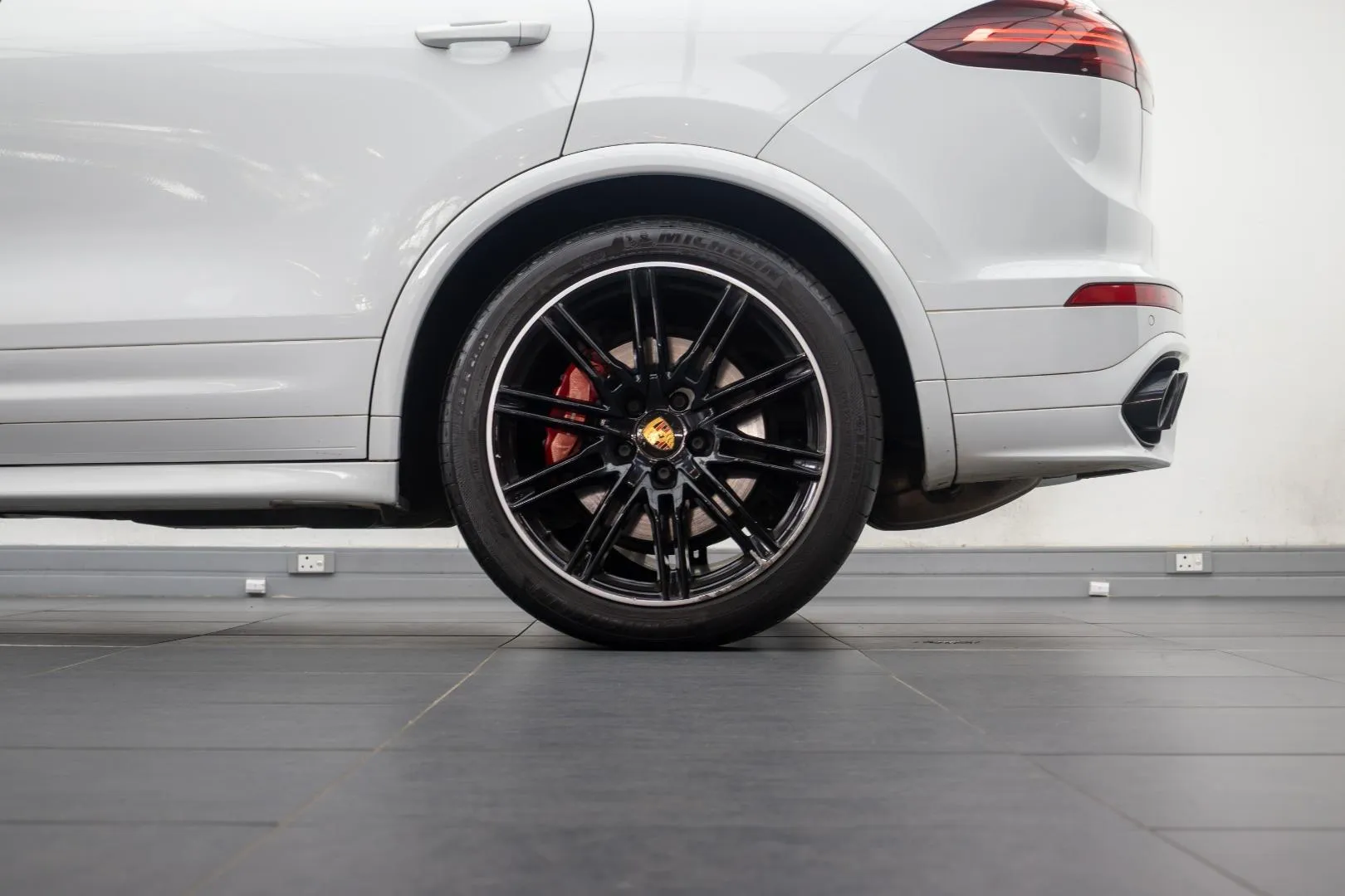 2016 Porsche Cayenne GTS, photo 13 of 13