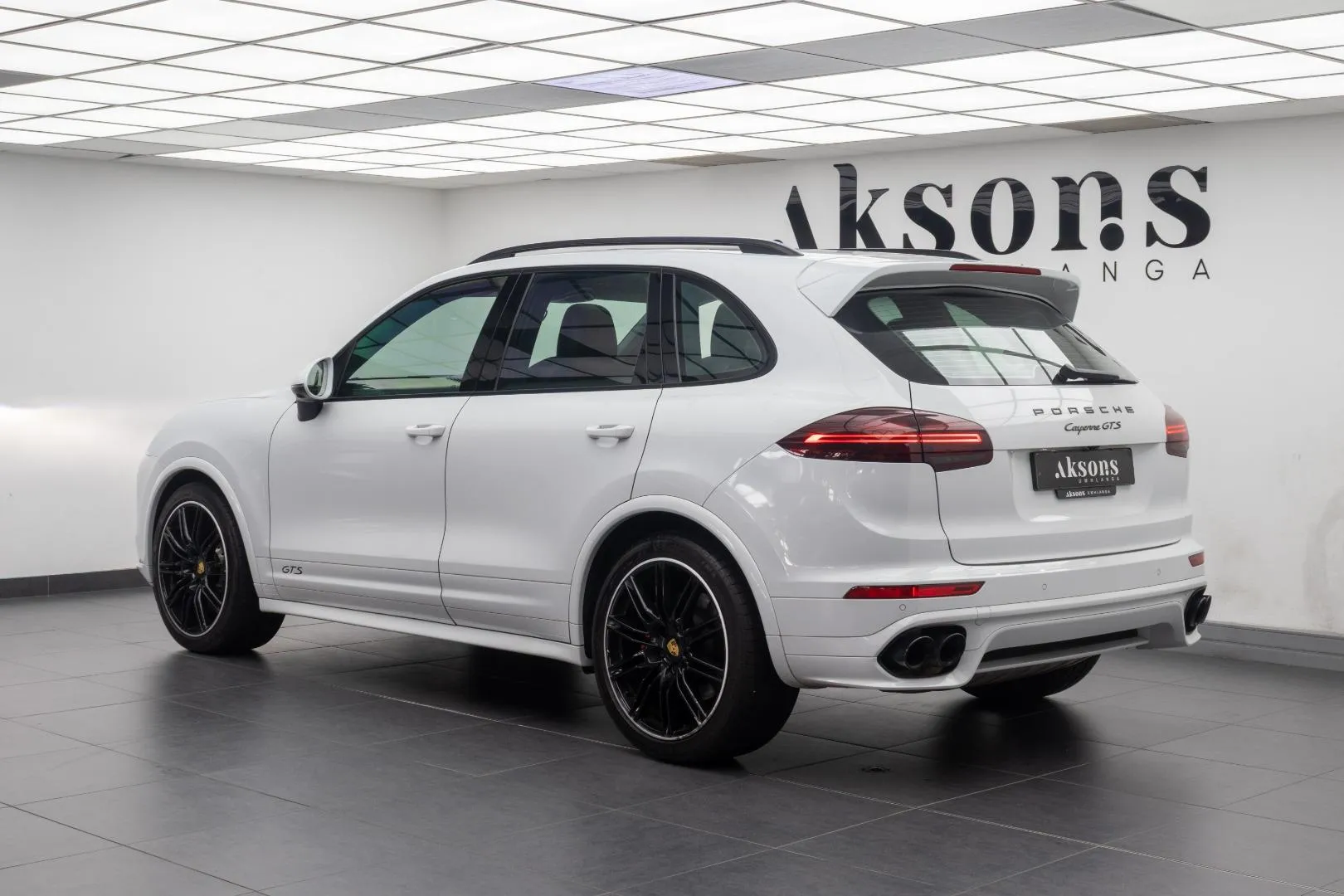 2016 Porsche Cayenne GTS, photo 3 of 13