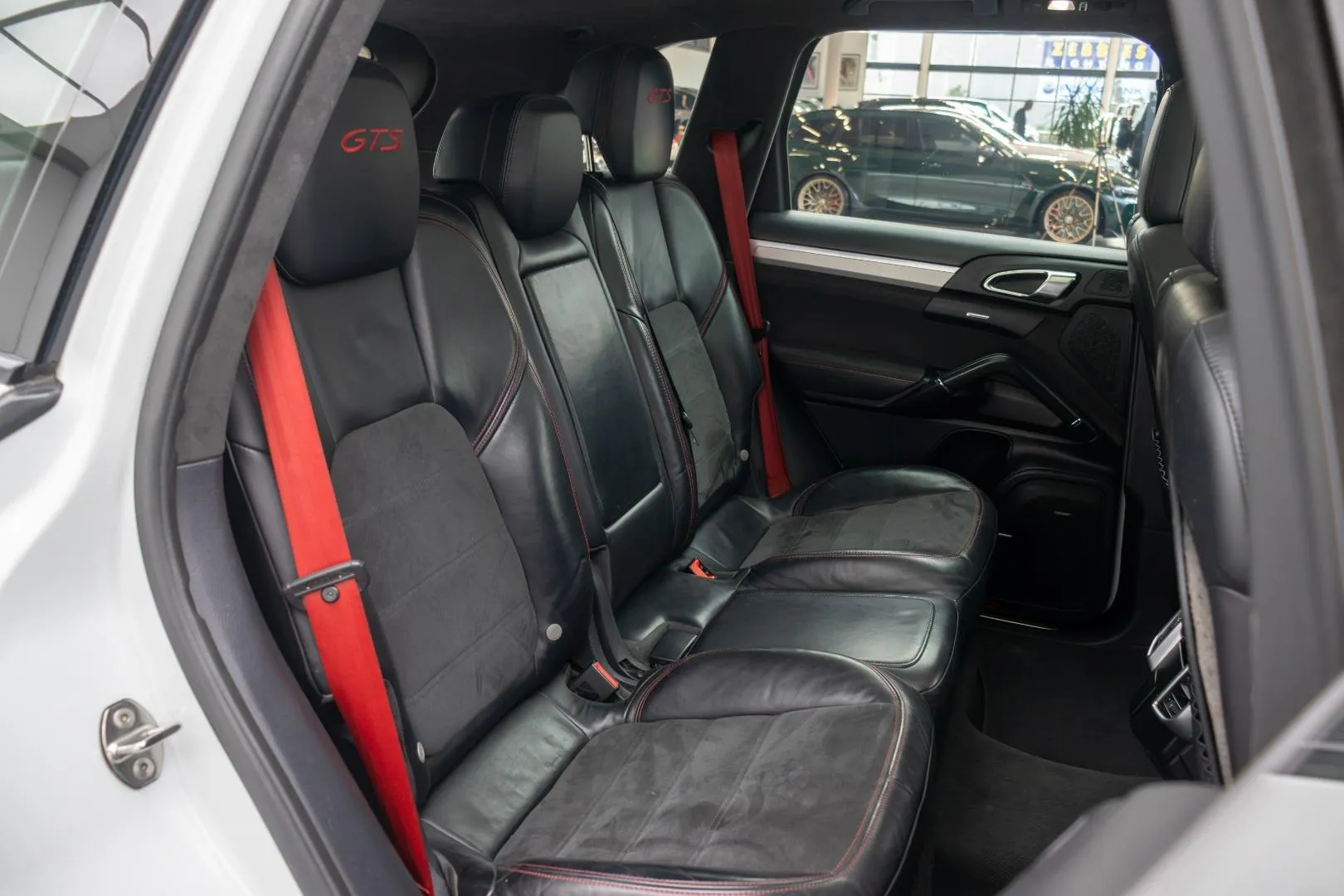 2016 Porsche Cayenne GTS, photo 9 of 13