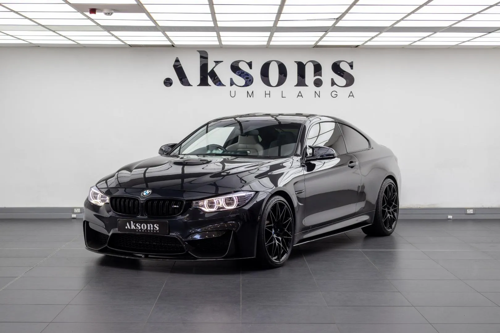 2017 BMW M4 Coupe Competition Auto, photo 1 of 12