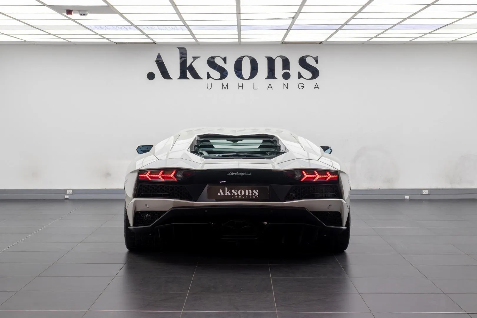 2017 Lamborghini Aventador S Coupe, photo 10 of 18