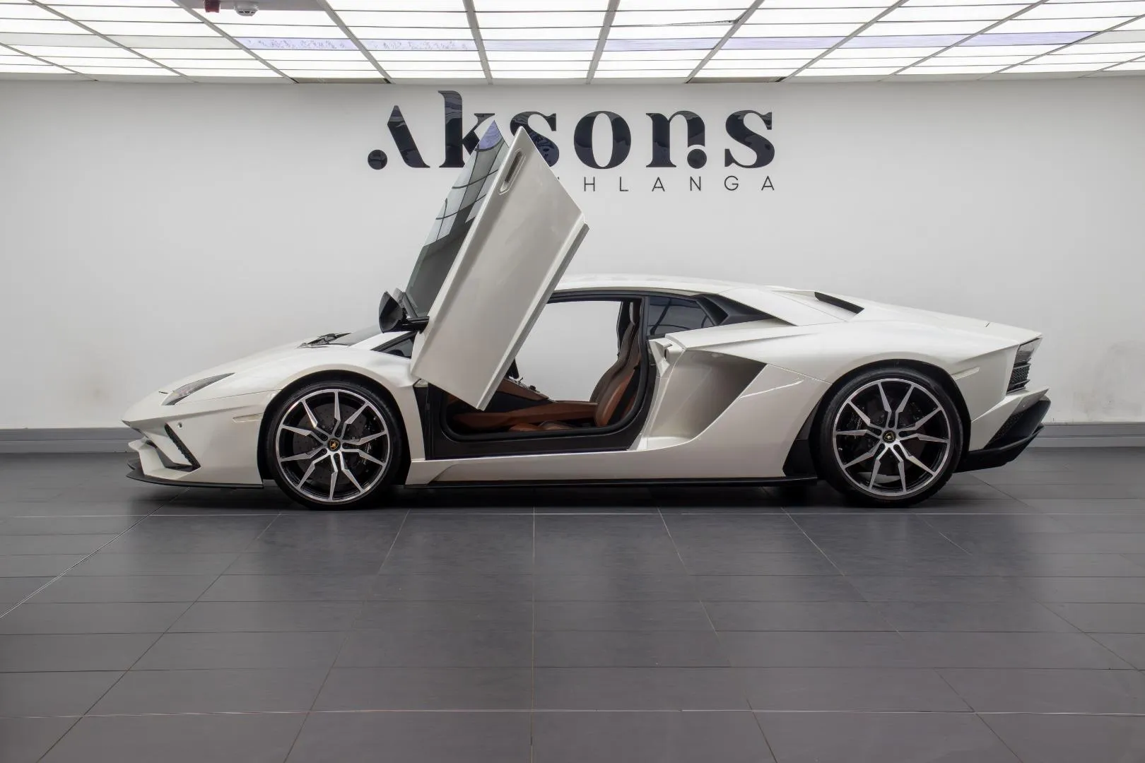 2017 Lamborghini Aventador S Coupe, photo 3 of 18