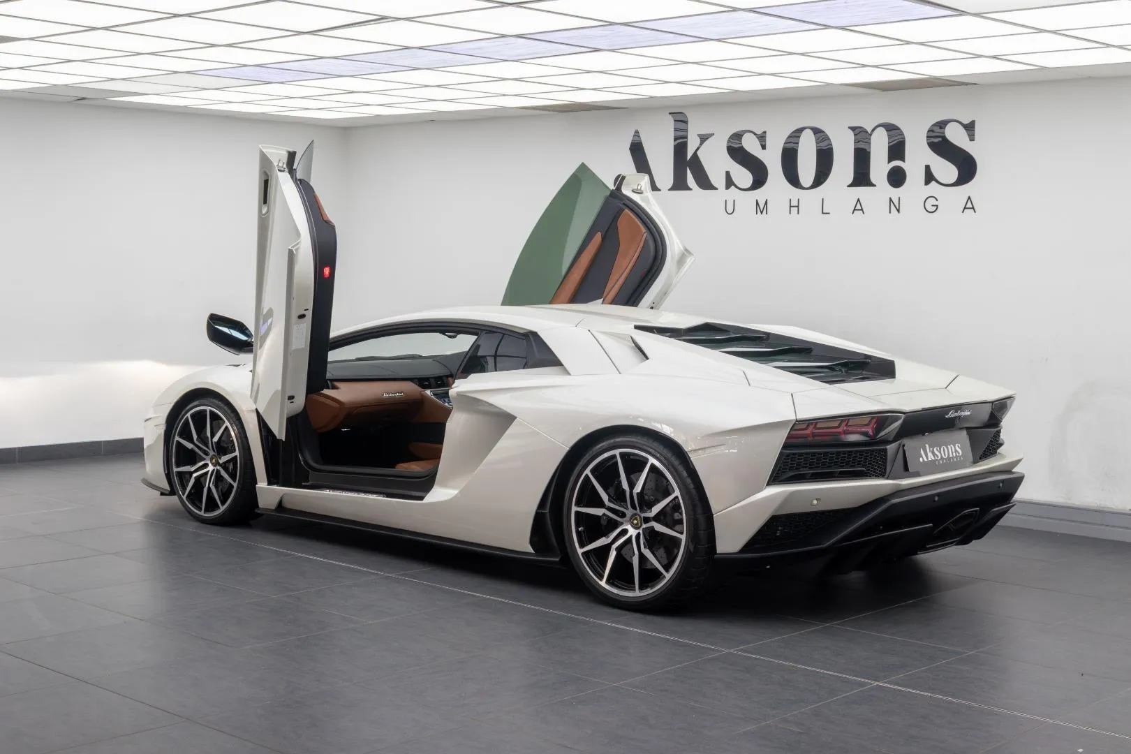 2017 Lamborghini Aventador S Coupe, photo 4 of 18