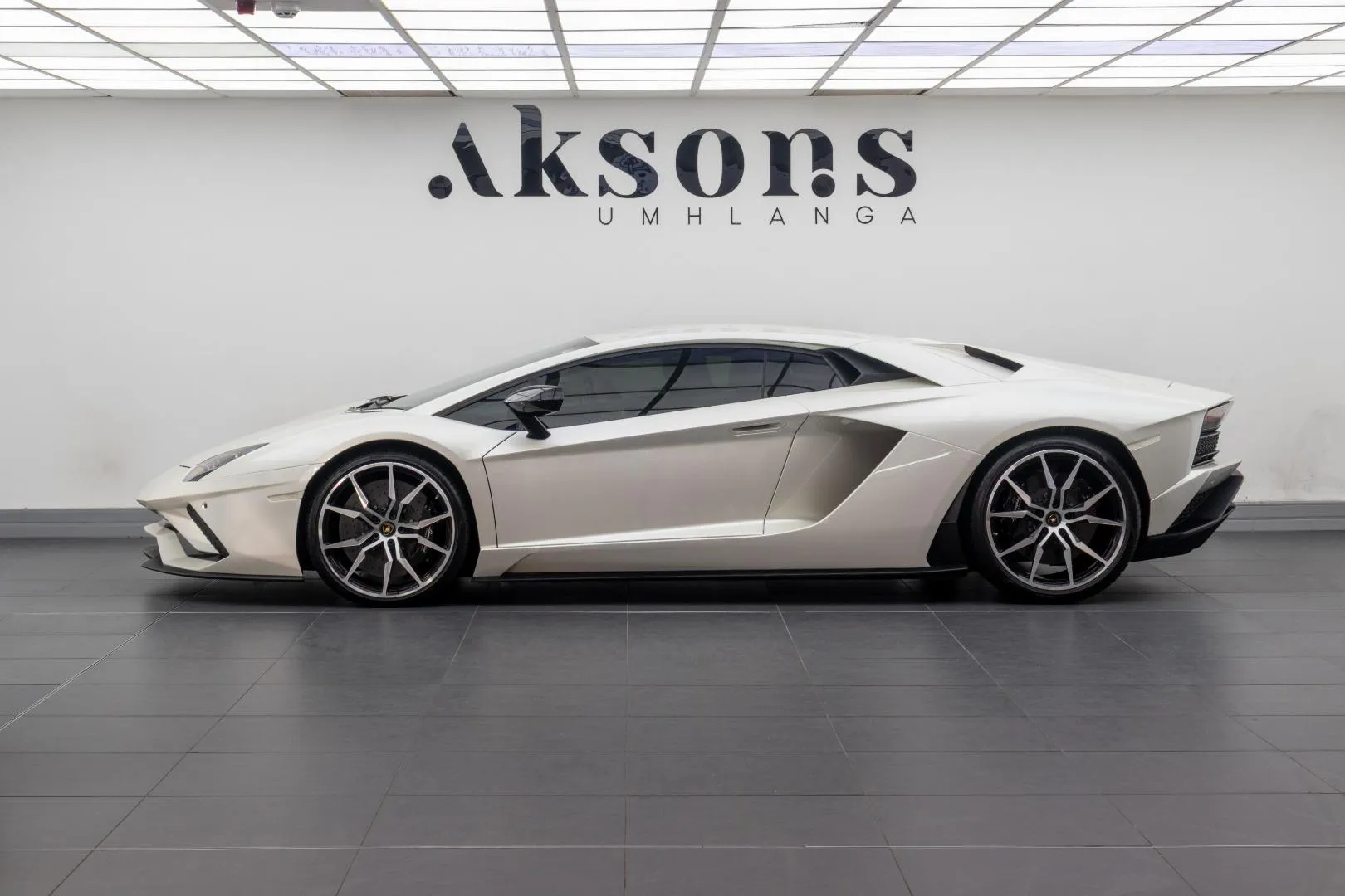 2017 Lamborghini Aventador S Coupe, photo 5 of 18