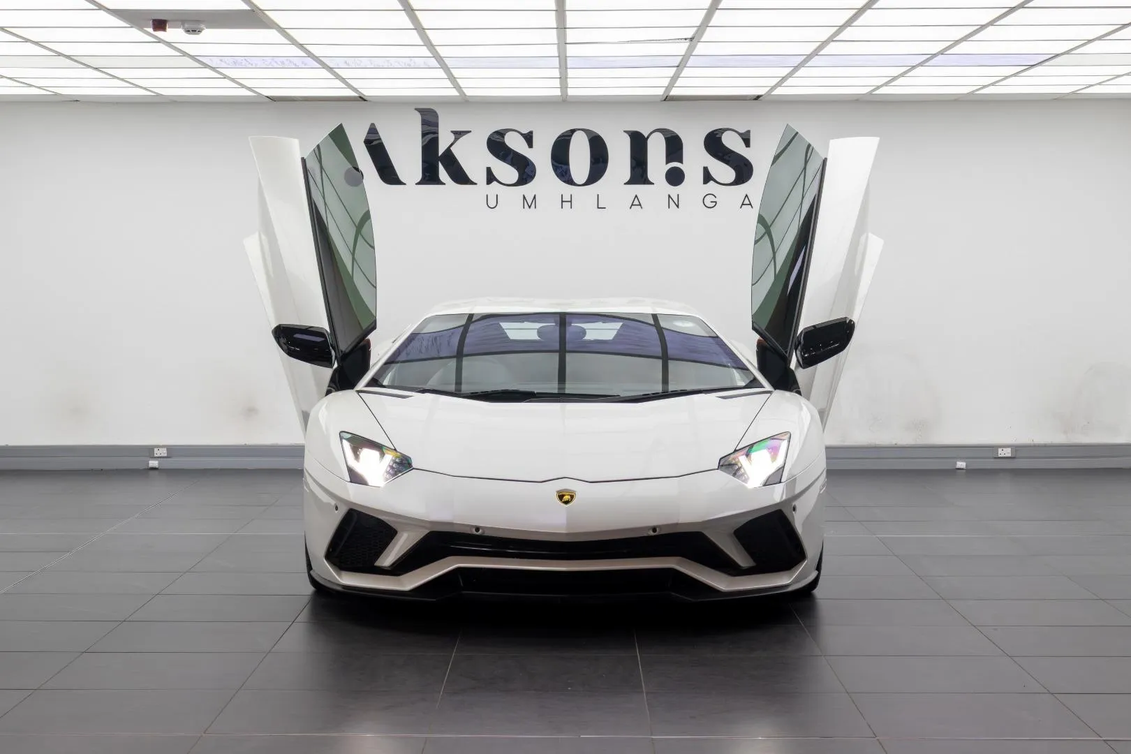 2017 Lamborghini Aventador S Coupe, photo 8 of 18
