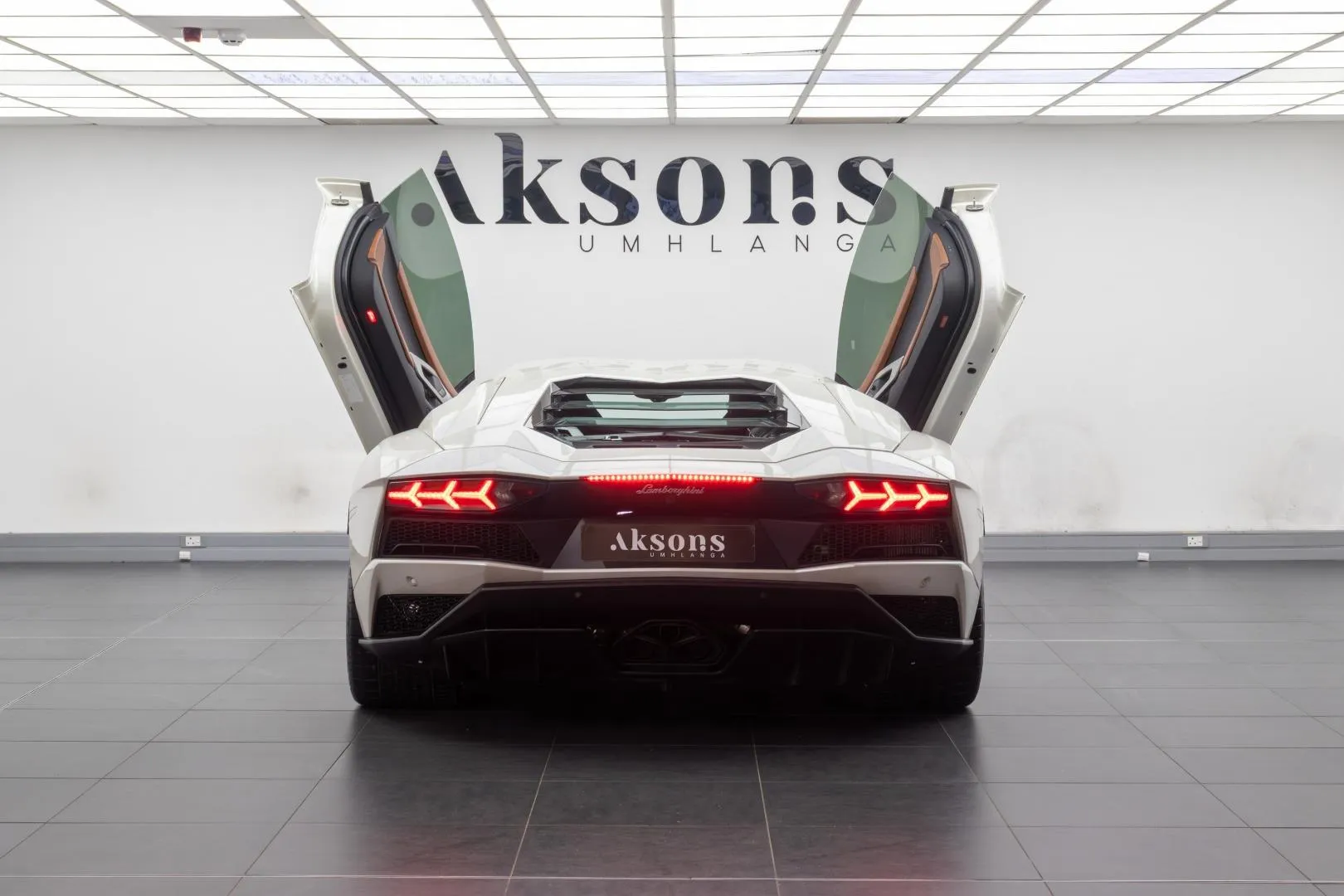 2017 Lamborghini Aventador S Coupe, photo 9 of 18