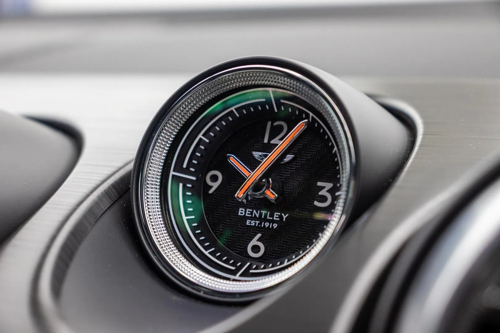 2018 Bentley Bentayga V8, photo 12 of 18