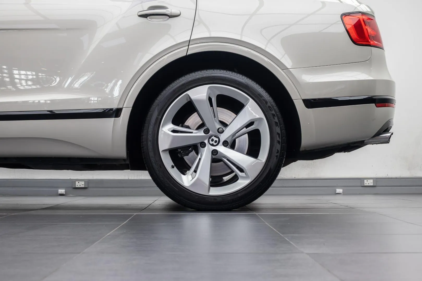 2018 Bentley Bentayga V8, photo 18 of 18