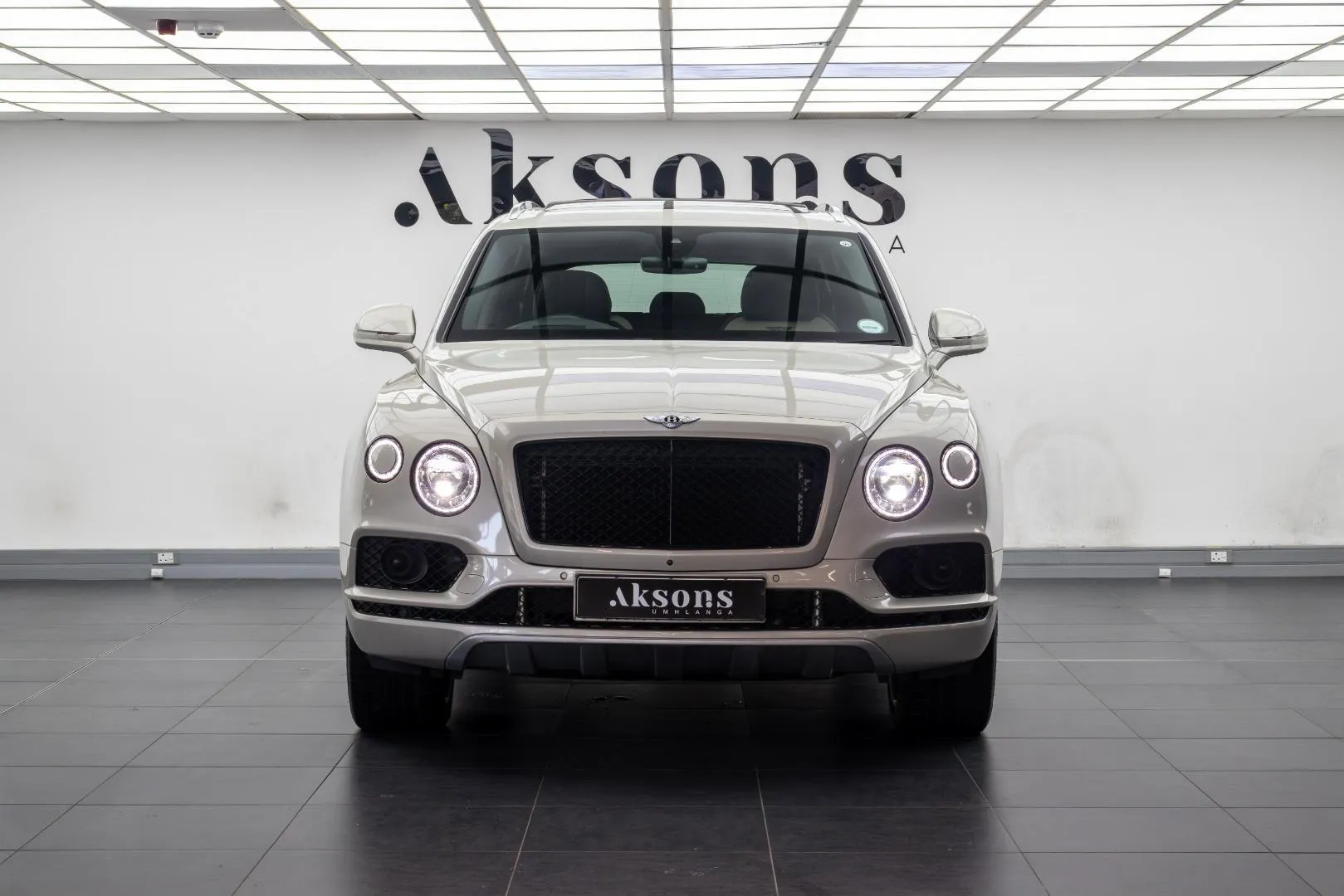 2018 Bentley Bentayga V8, photo 4 of 18