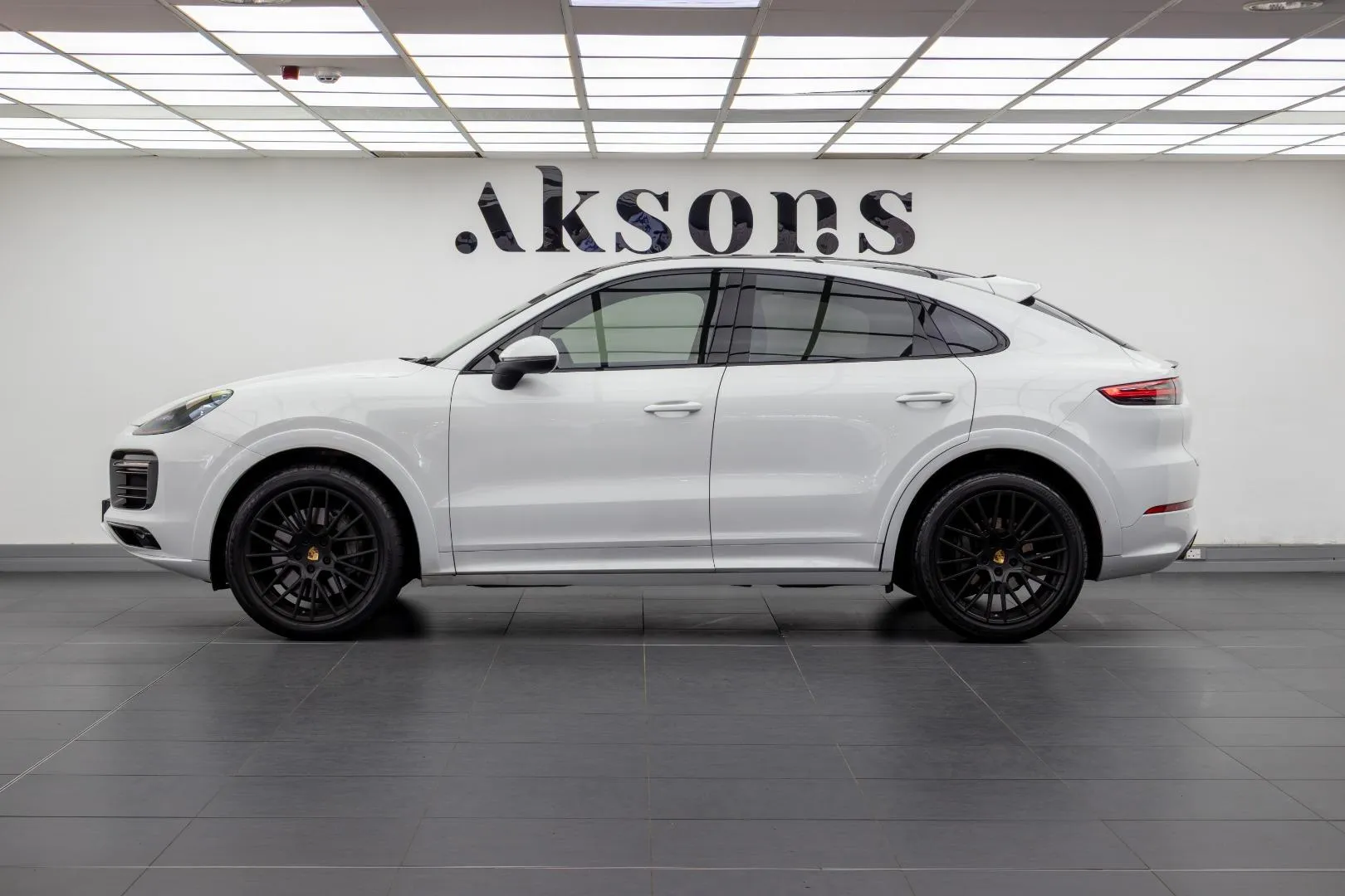 2020 Porsche Cayenne S Coupe, photo 2 of 13