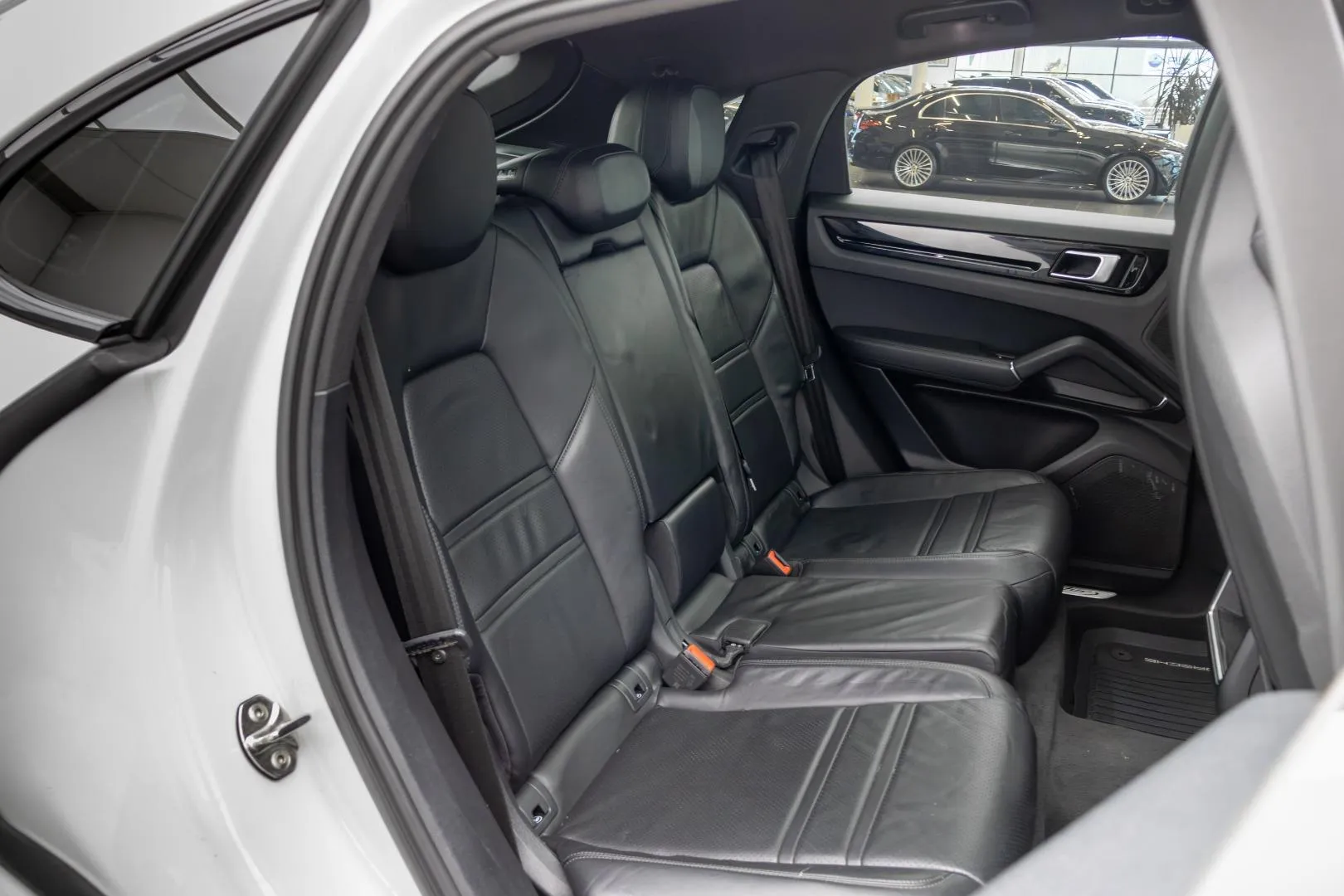 2020 Porsche Cayenne S Coupe, photo 9 of 13