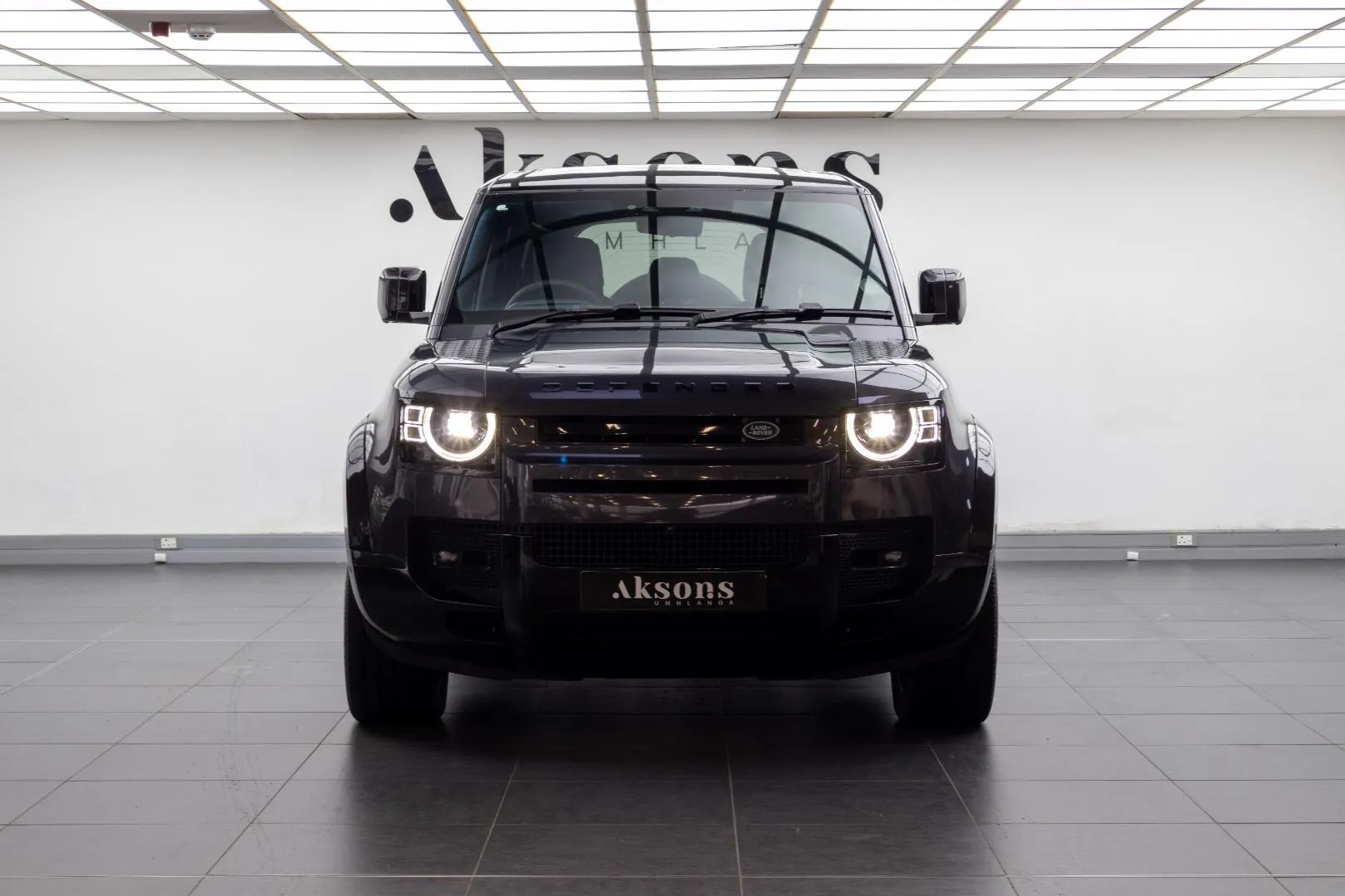 2022 Land Rover Defender 110 V8, photo 4 of 12