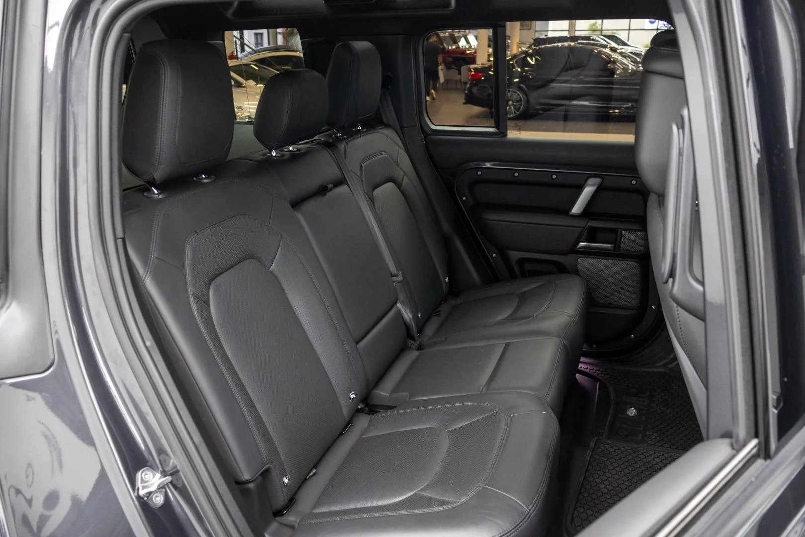 2022 Land Rover Defender 110 V8, photo 9 of 12