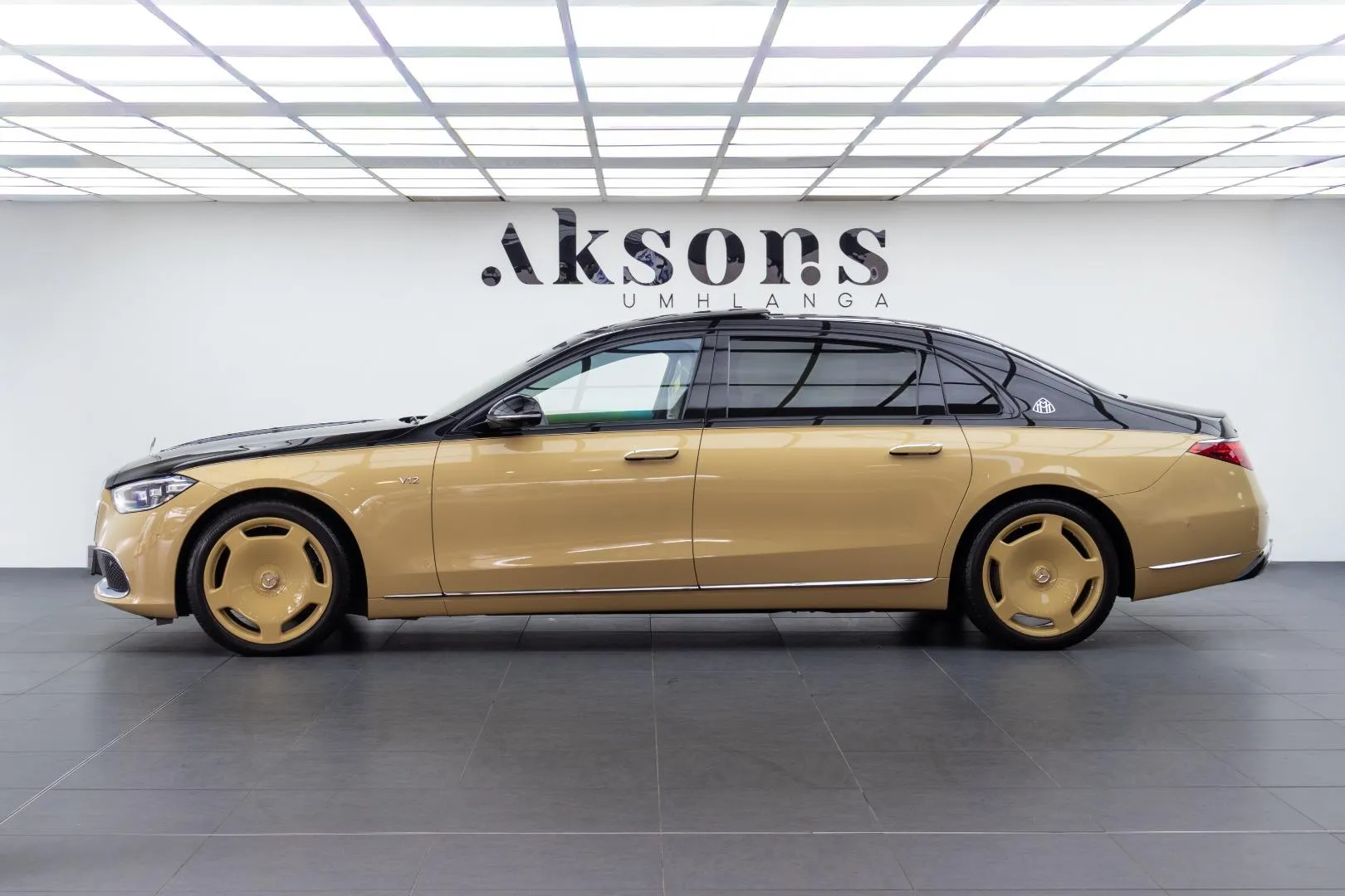 2022 Mercedes-Maybach S-Class S580, photo 2 of 23