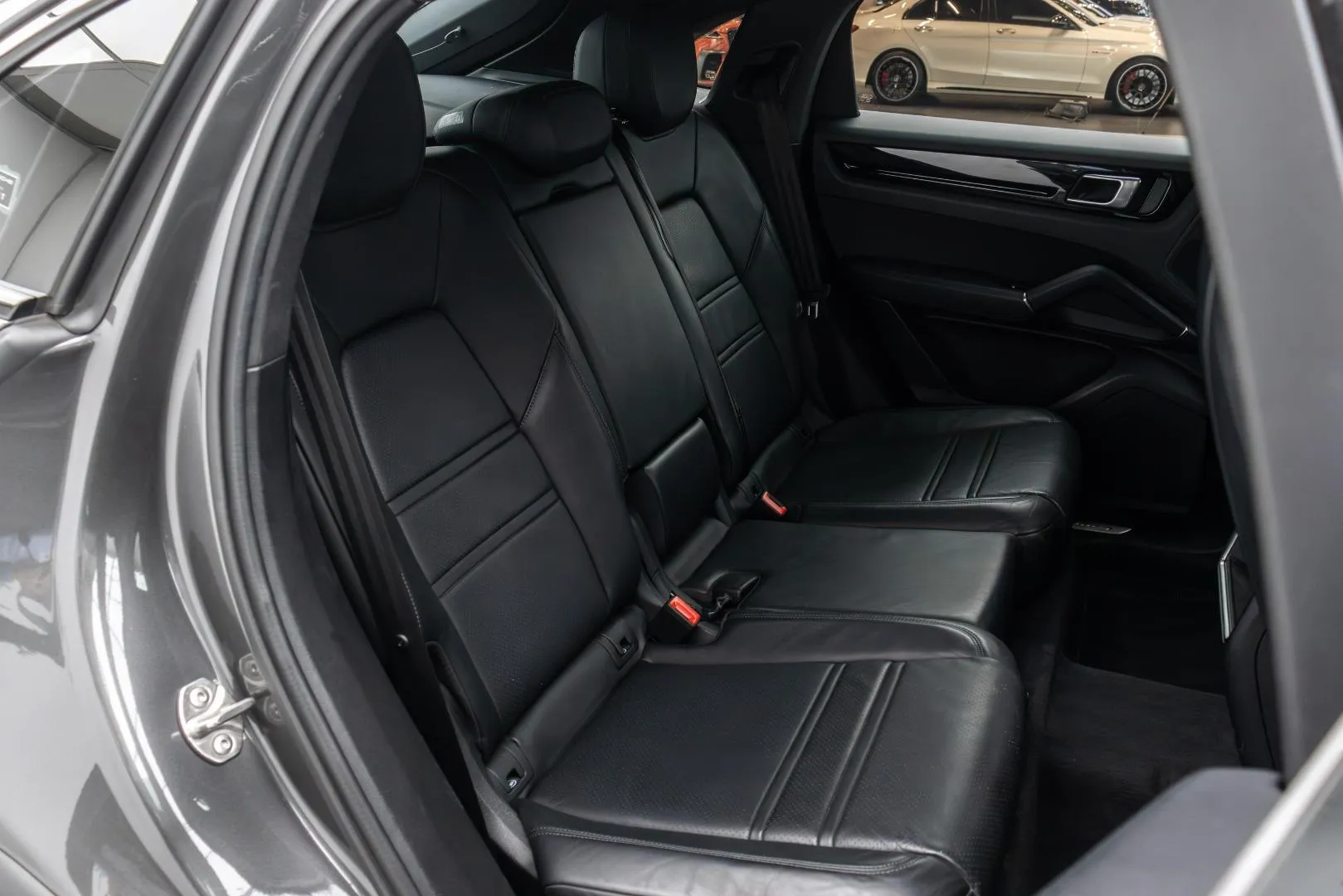 2022 Porsche Cayenne Coupe, photo 10 of 13