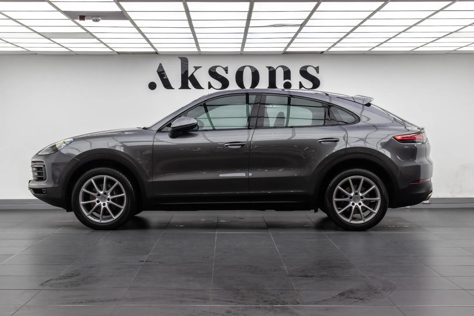 2022 Porsche Cayenne Coupe, photo 2 of 13