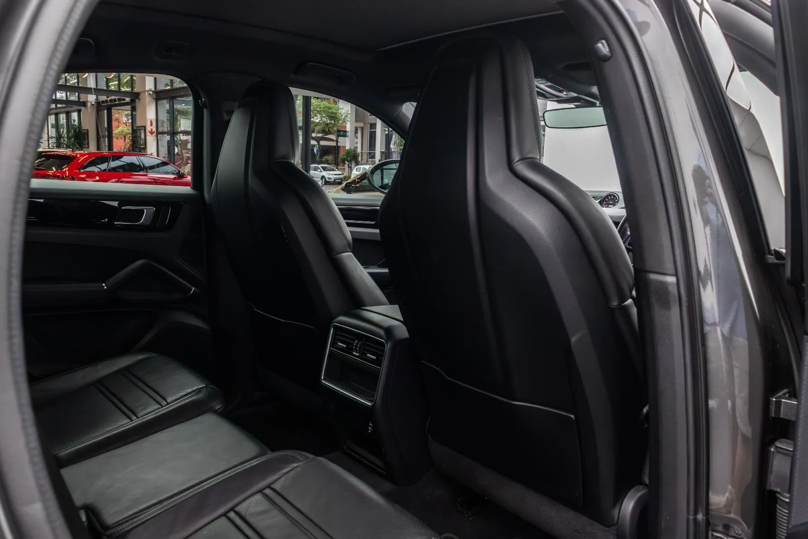 2022 Porsche Cayenne Coupe, photo 9 of 13