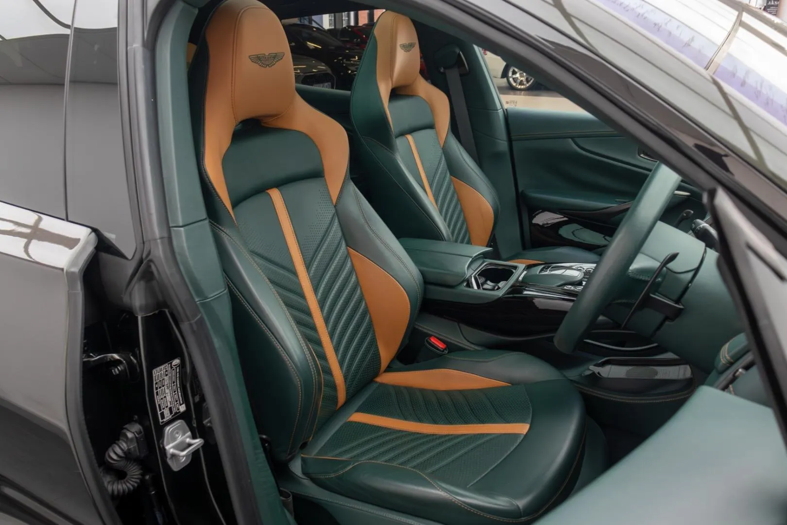 2023 Aston Martin DBX V8 707 LIMITED EDITION, photo 8 of 13