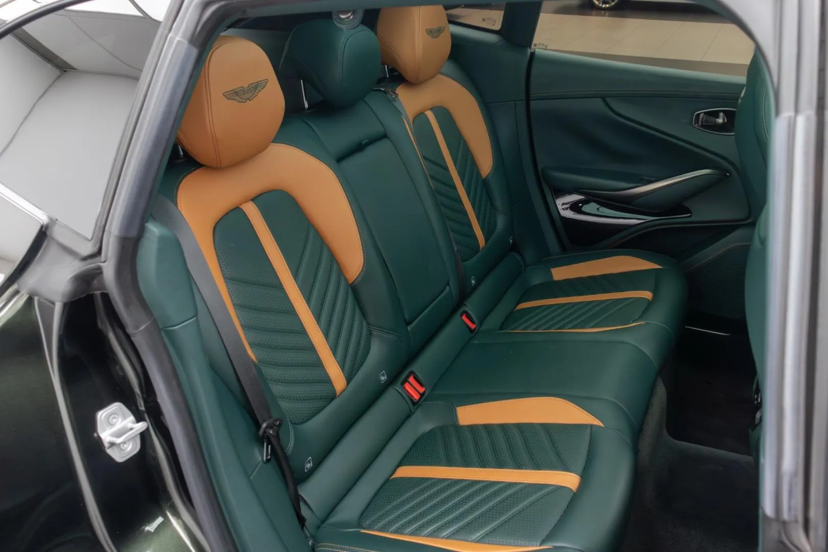 2023 Aston Martin DBX V8 707 LIMITED EDITION, photo 9 of 13