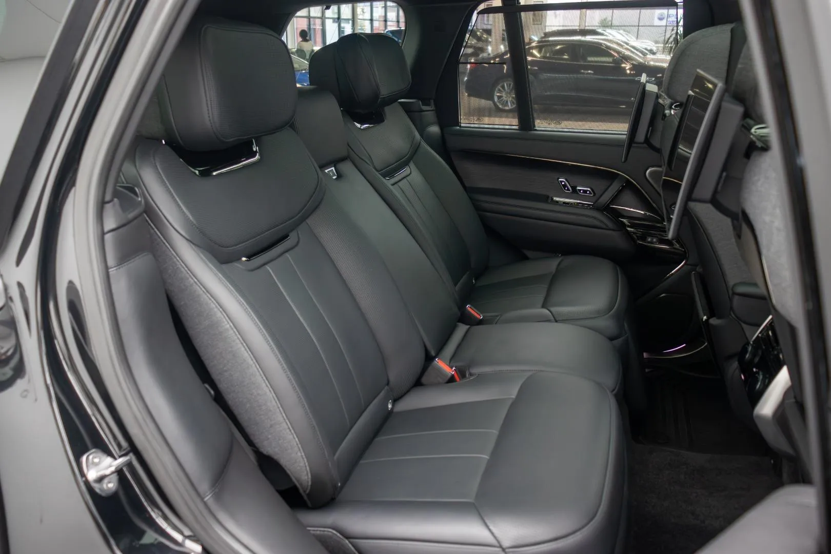 2023 Land Rover Range Rover P530 SV, photo 9 of 14