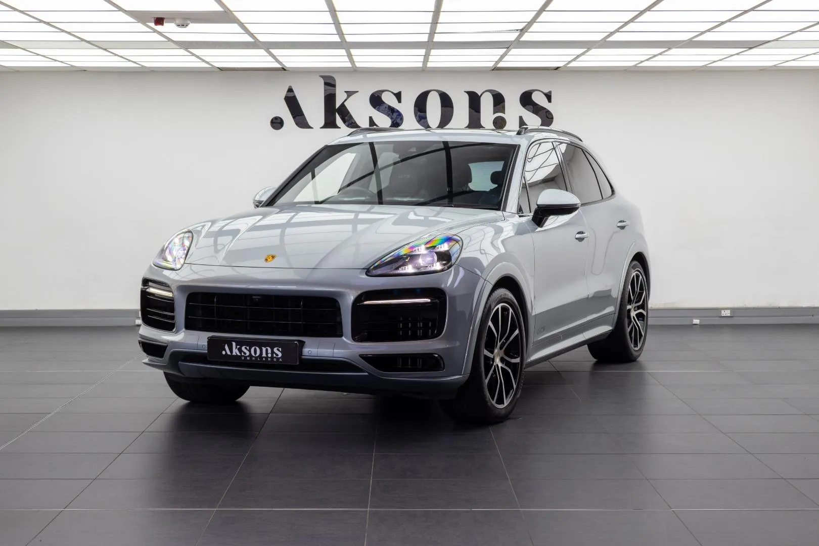 2023 Porsche Cayenne GTS, photo 1 of 13