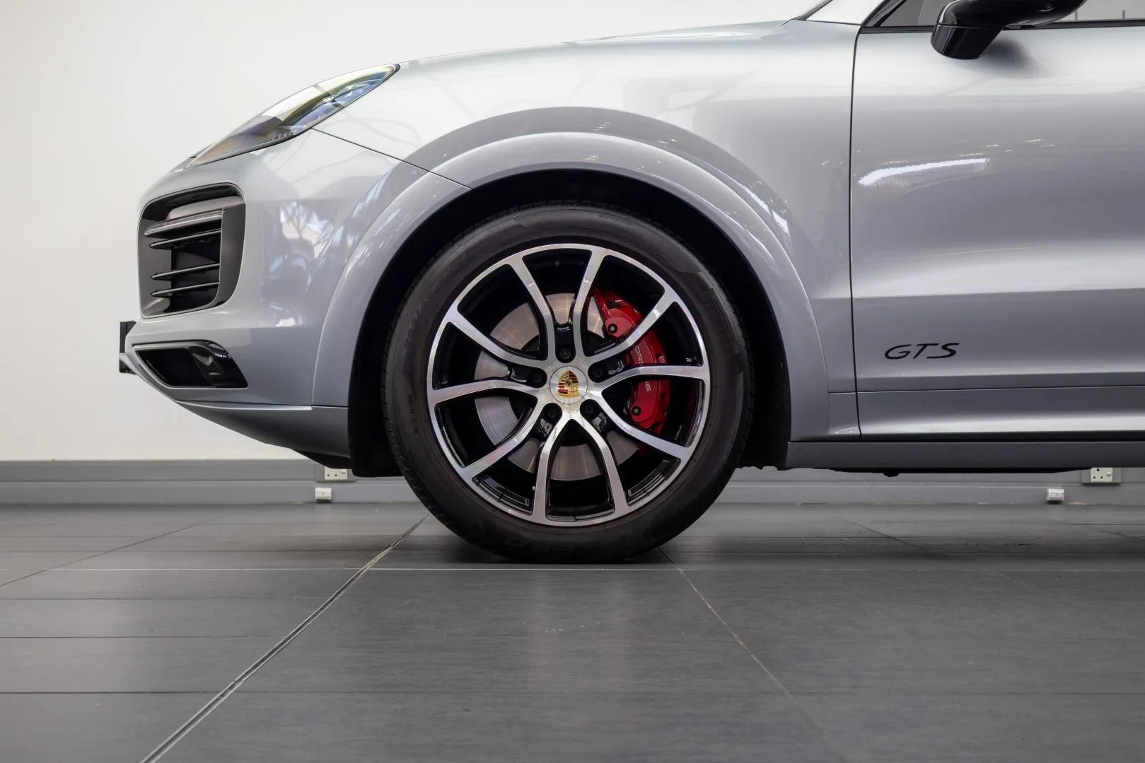 2023 Porsche Cayenne GTS, photo 12 of 13