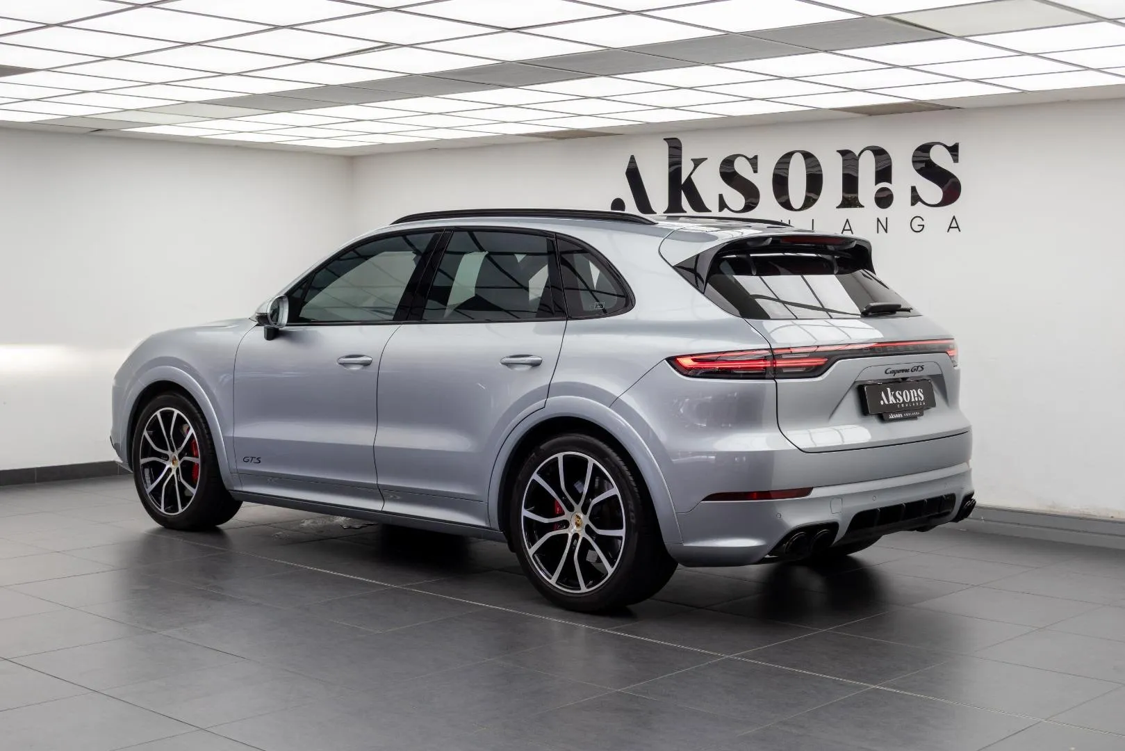 2023 Porsche Cayenne GTS, photo 3 of 13