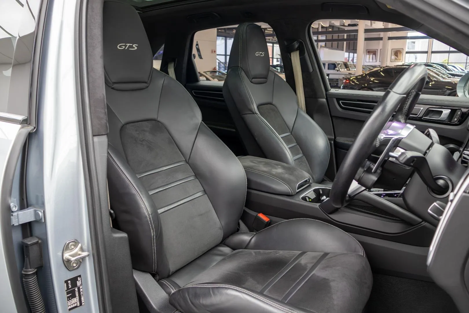2023 Porsche Cayenne GTS, photo 8 of 13