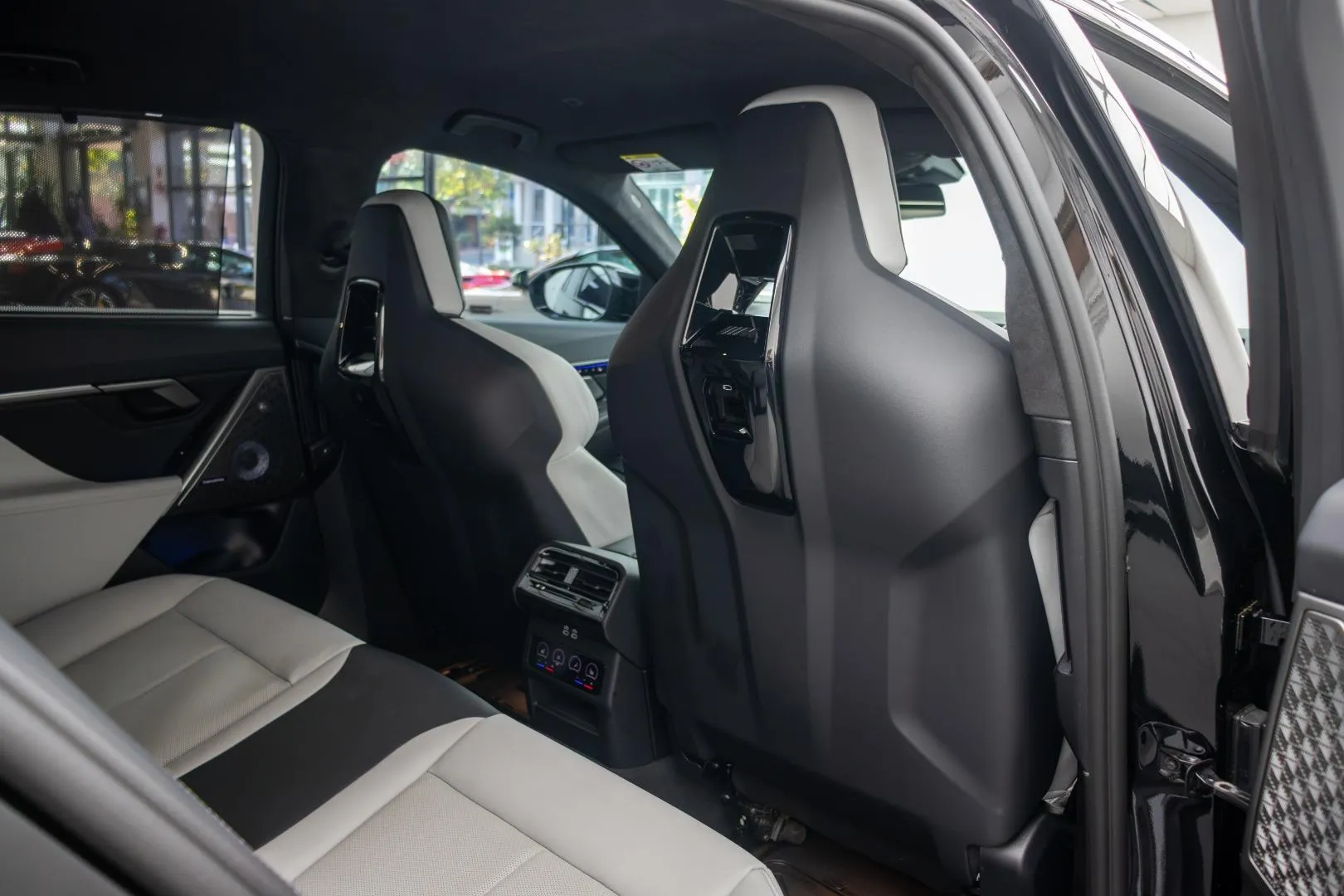 2025 BMW M5 M5, photo 11 of 14