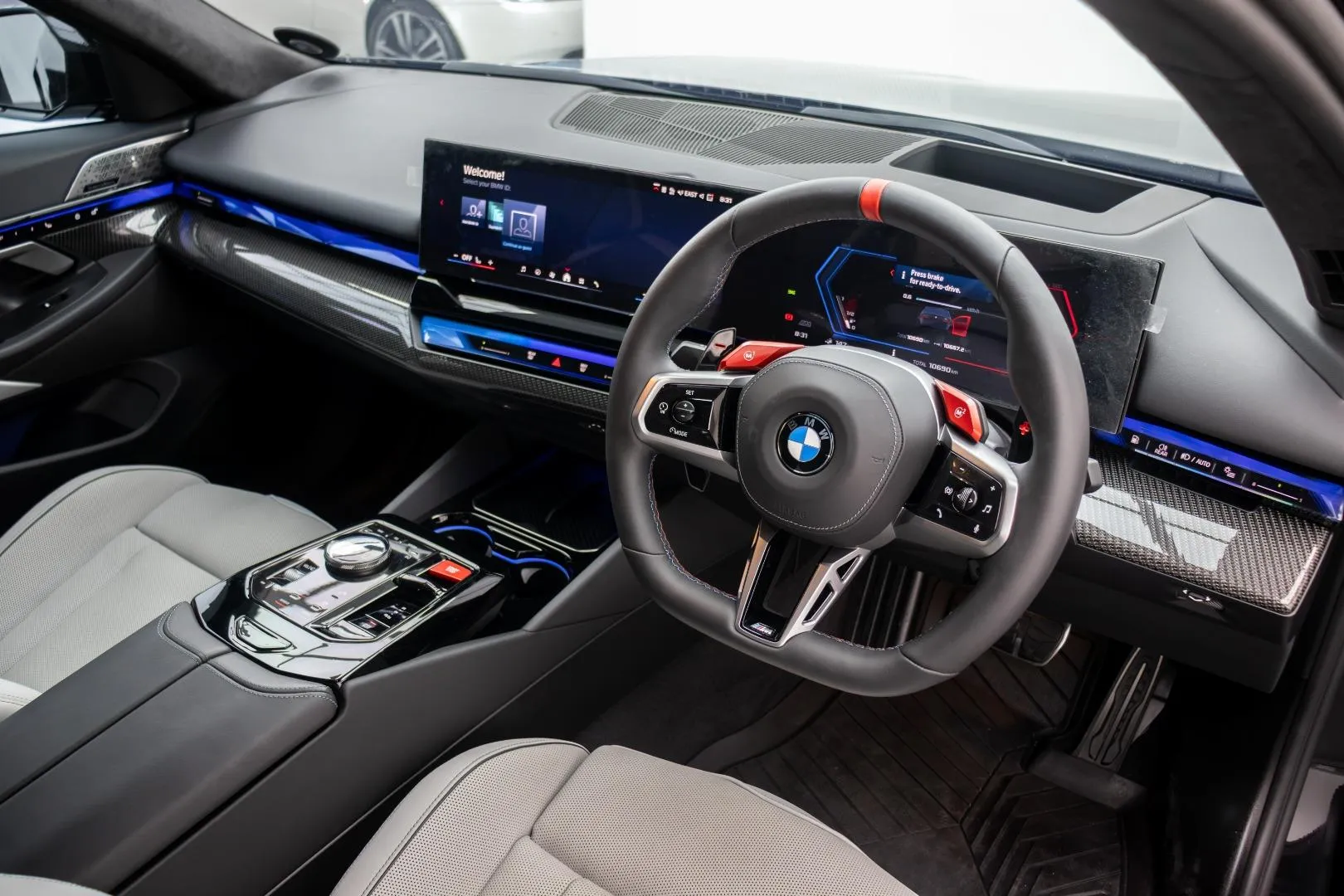 2025 BMW M5 M5, photo 8 of 14